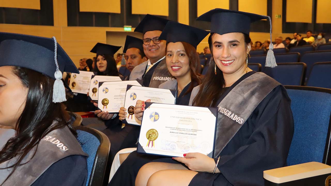 Graduados salesianos que recibieron su título de cuarto nivel