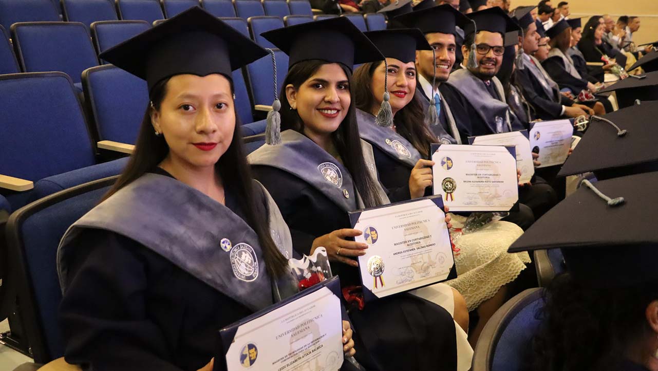 Graduados salesianos que recibieron su título de cuarto nivel