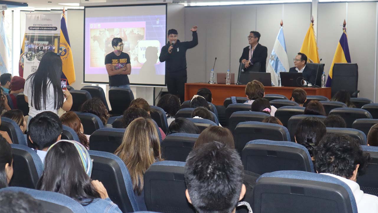 Estudiantes conocen sobre IA: Chatbots para la Educación del Futuro
