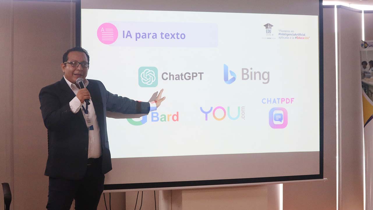 Estudiantes conocen sobre IA: Chatbots para la Educación del Futuro