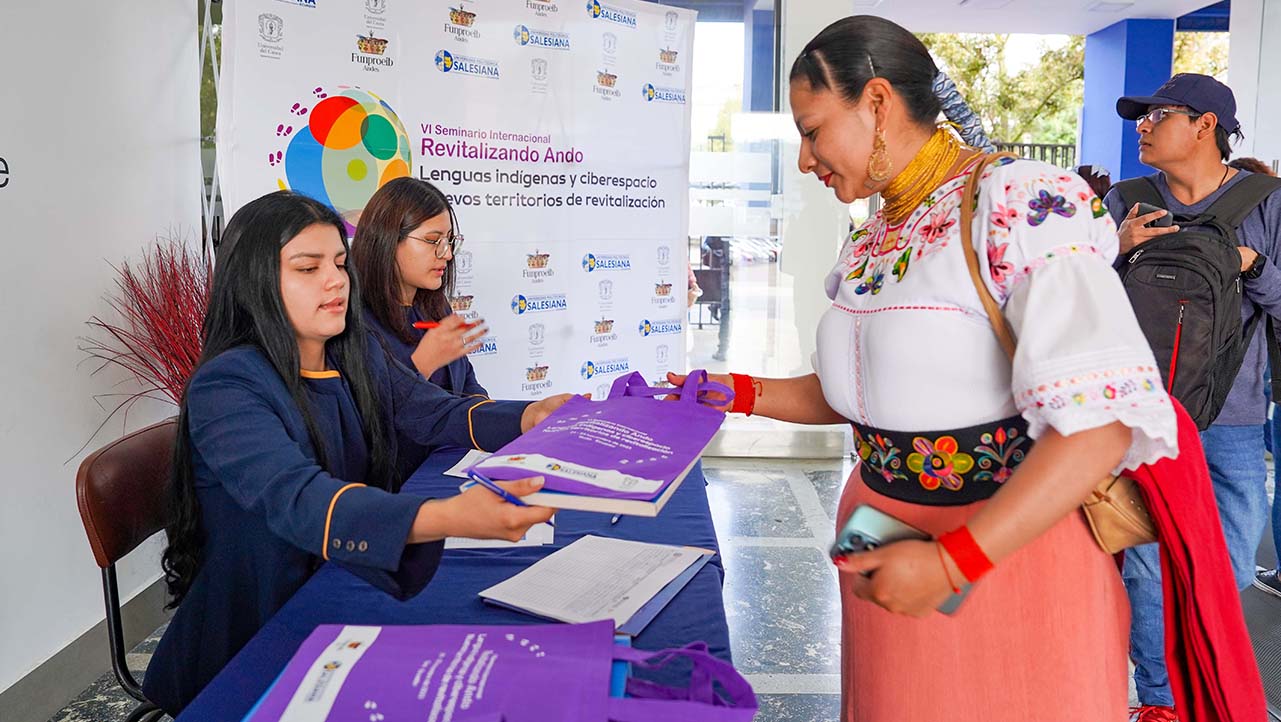 Participantes durante su registro al seminario internacional