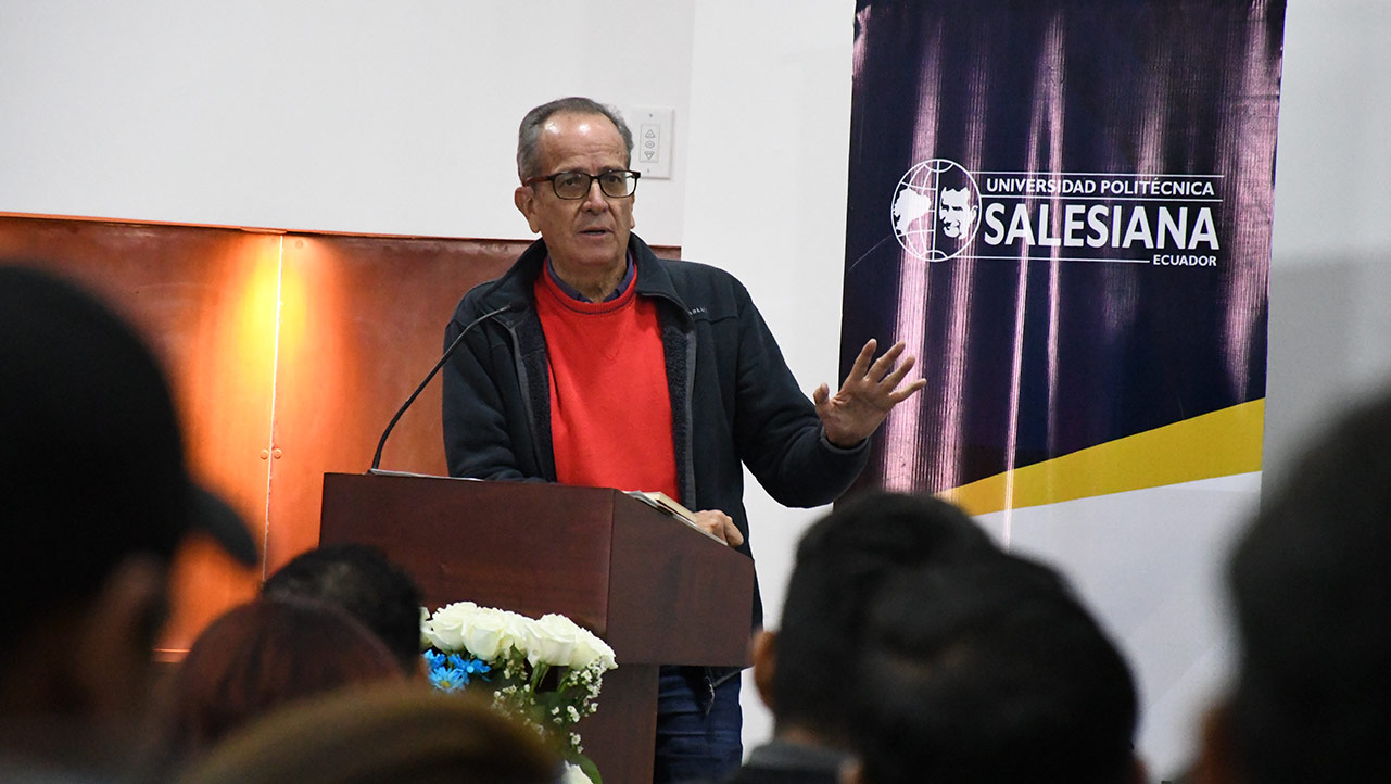 Eco. Alberto Acosta ex Presidente de la Asamblea Constituyente durante su intervención.