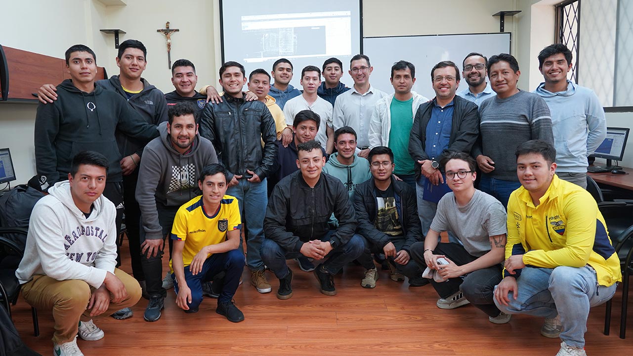 Estudiantes de la carrera Ing. Automotríz participan en el Workshop Digitalización de Mapas HD para Vehículos Autónomos