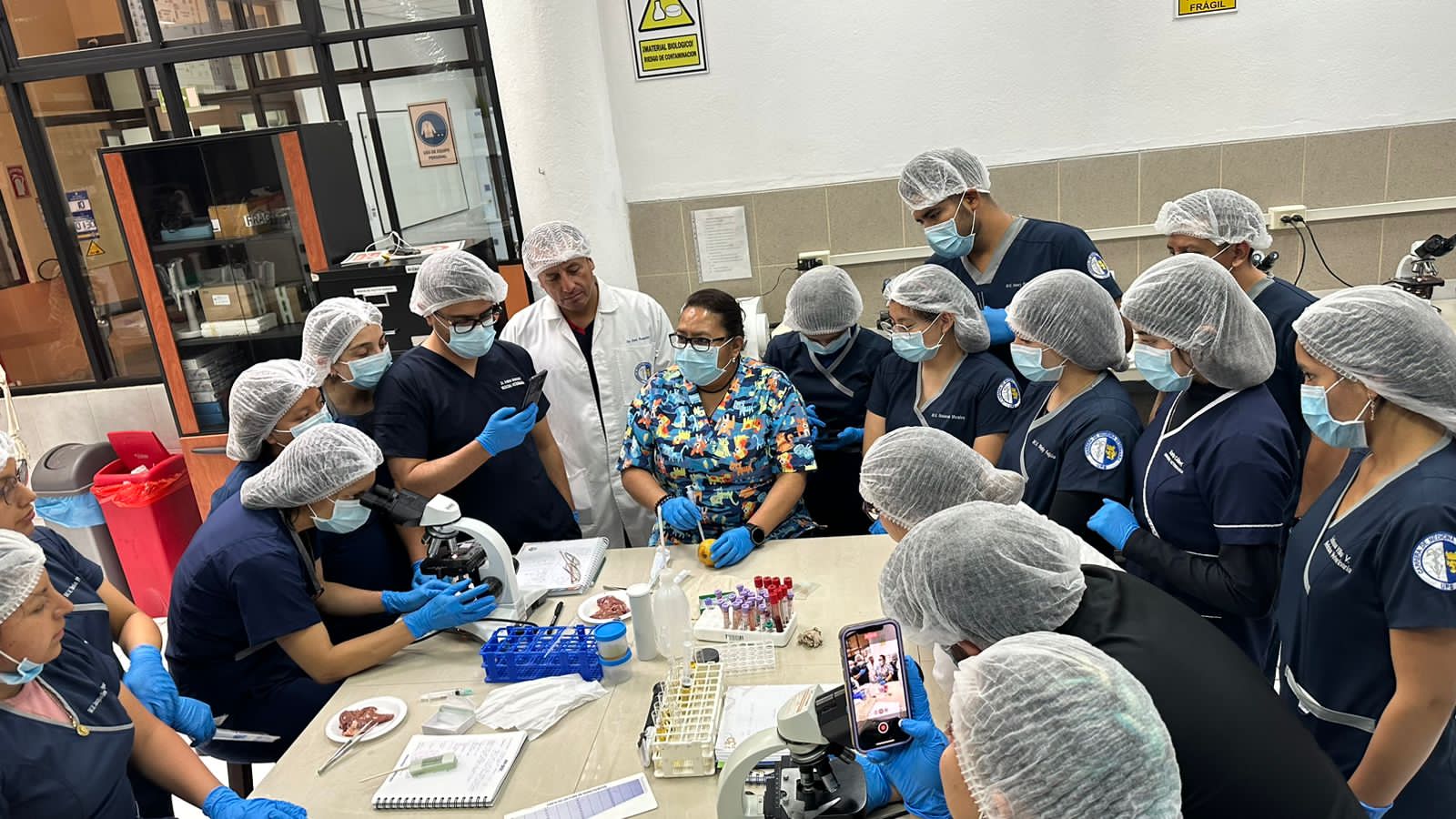 Participantes del II Seminario Taller sobre Avances Tecnológicos en el Laboratorio Clínico Veterinario