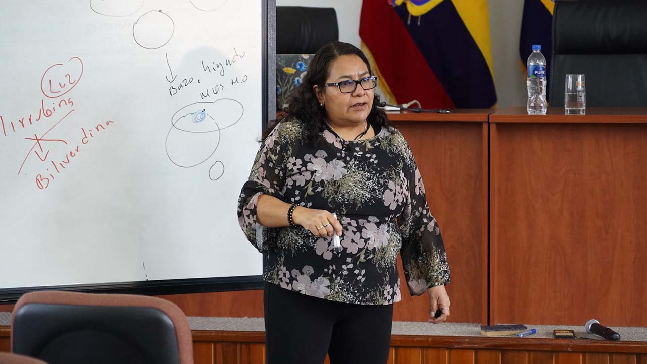 Dra. Araceli Lima Melo da a conocer a los participantes conceptos teóricos sobre Patología Clínicas