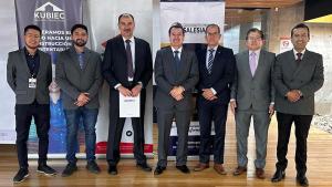 (De izq.) Ismael Portilla, Mauro Vallejo, P. Juan Cárdenas, Juan Leonardo Espinoza, Fernando Moscoso, Juan Carpio y Luis Tobar