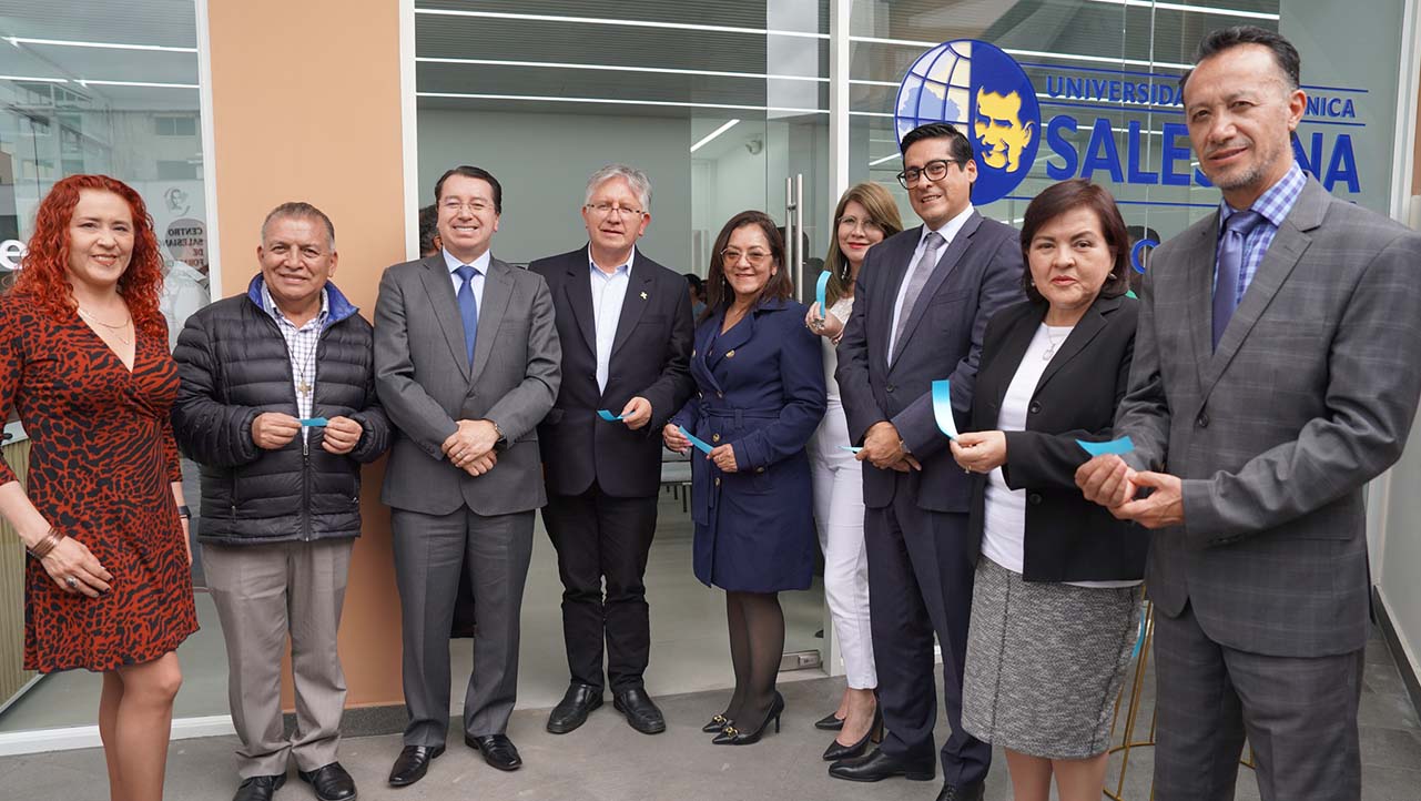 Autoridades de la UPS y académicas en la inauguración de las Clínicas Odontológicas de la sede Quito