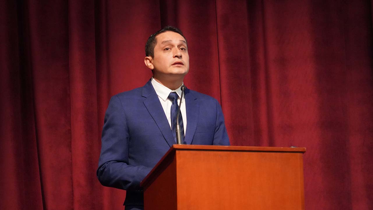 Jorge García, director de la carrera de Contabilidad y Auditoría agradece a las instituciones educativas que participaron del III Simposio de Publicaciones Científicas