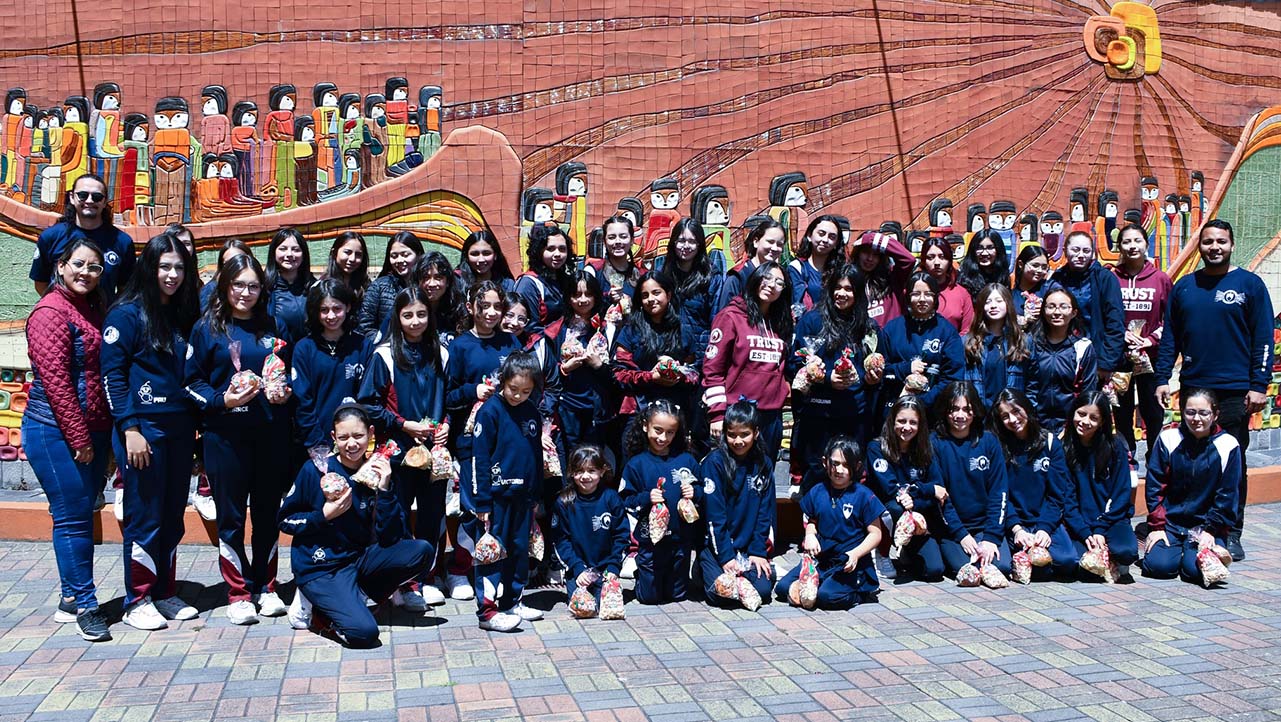 Grupo de estudintes de la U.E Rosa de Jesús Cordero