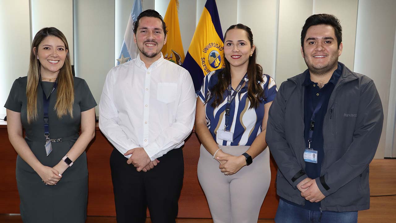 Docentes y especialistas durante el evento de la carrera de Odontología