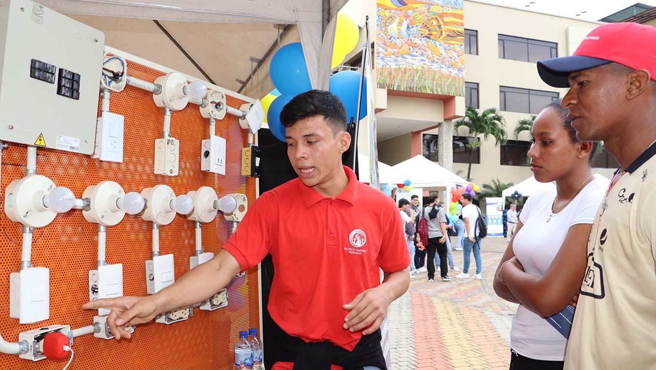 Estudiantes de la sede Guayaquil presentan sus proyectos en la Feria de Proyectos de Vinculación