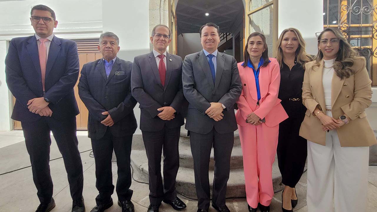 Xavier Miguel Amoroso, Rubén Calle Mejía, Fernando Moscoso, Juan Cárdenas, Julia Vásquez, Sandra Cordero, Estefania Tapia