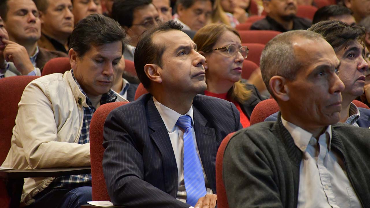 Directores de carrera y docentes de la sede Cuenca durante el evento de Rendición de Cuentas UPS 2023