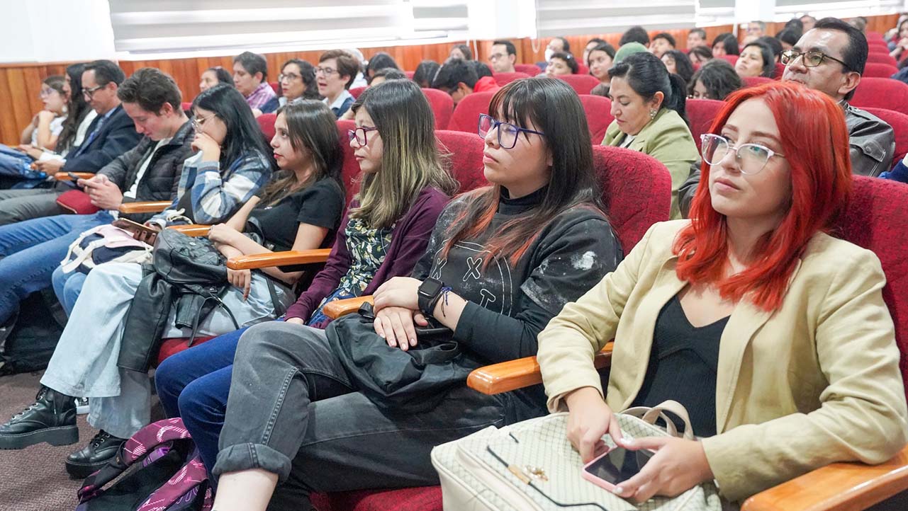 Estudiantes de la sede Quito presentes en el evento de Rendición de Cuentas UPS 2023