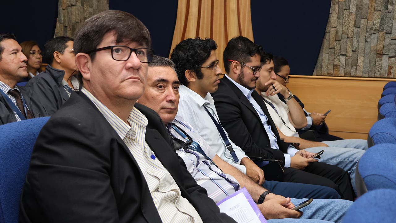 Docentes de la sede Guayaquil presentes en el evento de Rendición de Cuentas UPS 2023