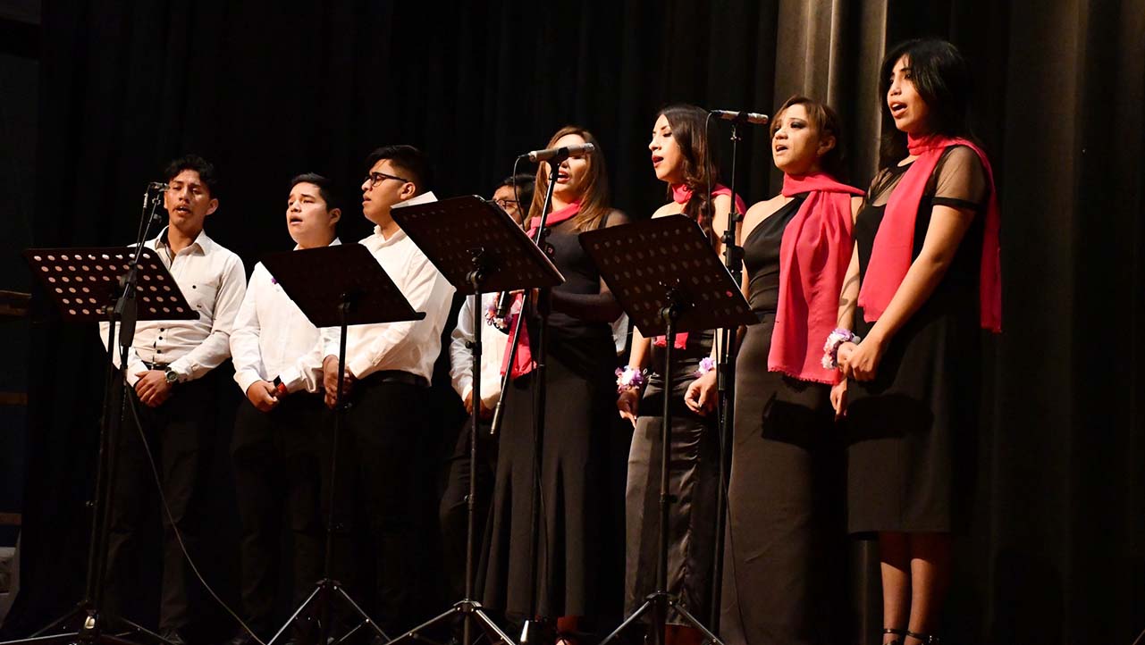 Coro de la sede Cuenca rinde un homenaje musical a las colaboradoras
