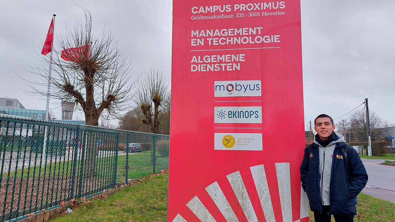 David Lupercio visitan el campus de la Universidad UC Leuven Limburg (UCLL)