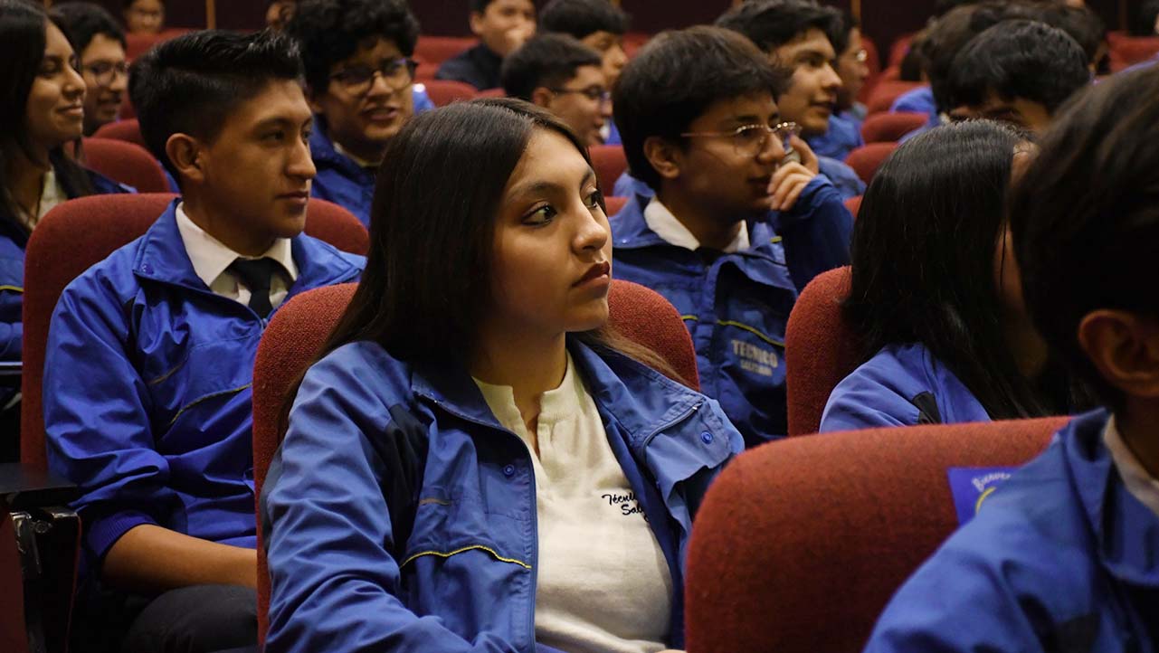 Estudiantes de la U.E Técnico Salesiana durante el evento