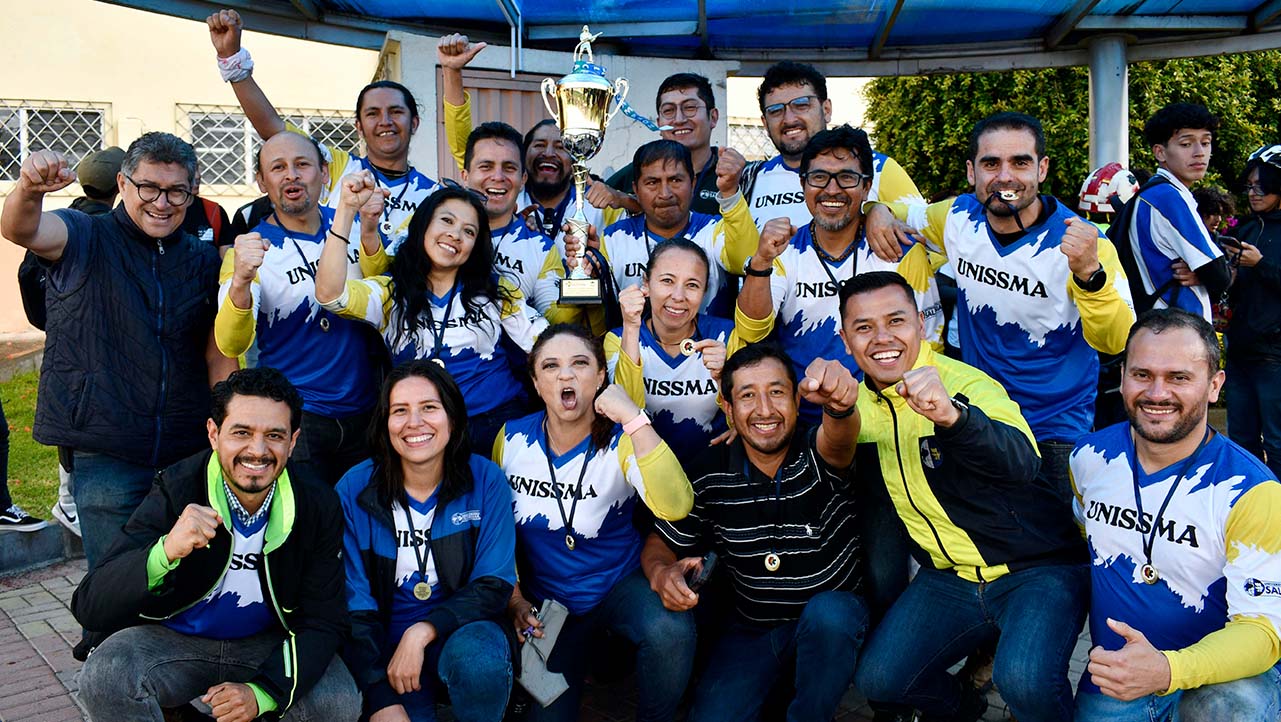 Equipo de Brigadistas de la UPS ganadores de la competencia interinstitucional de Brigadas de Emergencia