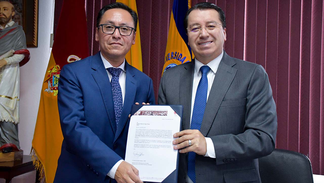 (De izq.) Esteban Inga, nuevo Vicerrector de Investigación y P. Juan Cárdenas, Rector de la UPS