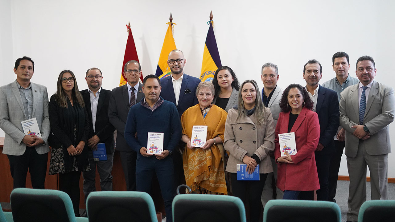 Coordinadores, docentes y directores de carrera participaron de la presentaicón del libro  Estudio de Casos en Ciencias Administrativas y Económicas presento la UPS