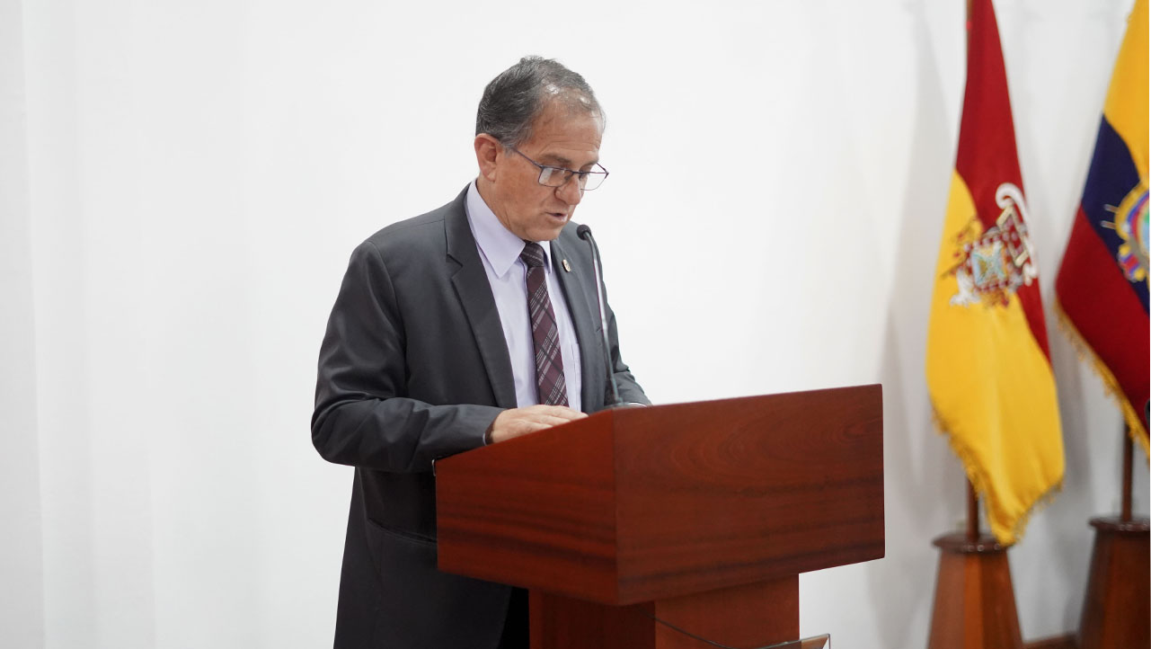 Dr. Fernando Moscoso presenta su discurso sobre la presentación del libro Estudio de Casos en Ciencias Administrativas y Económicas presento la UPS