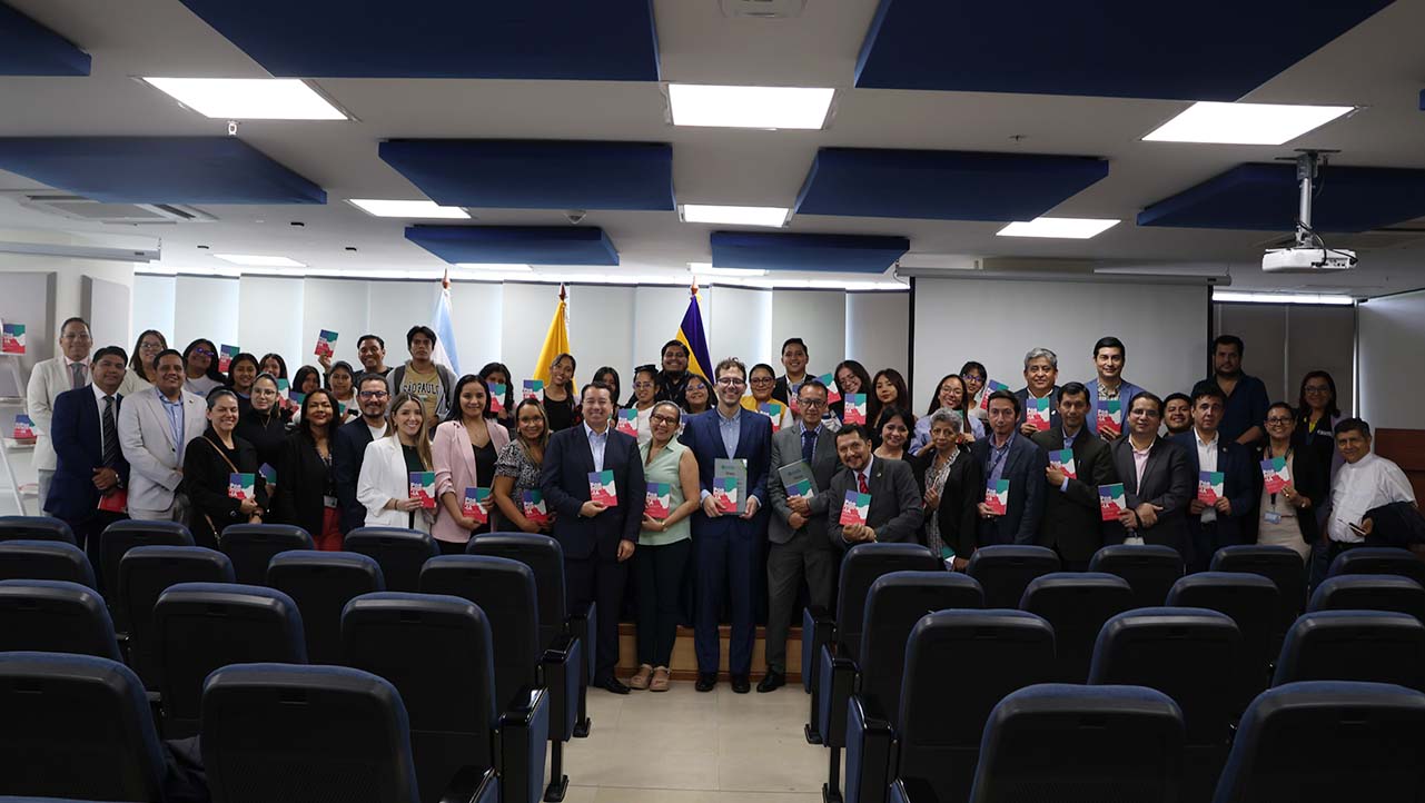 Autoridades y docentes de la UPS 