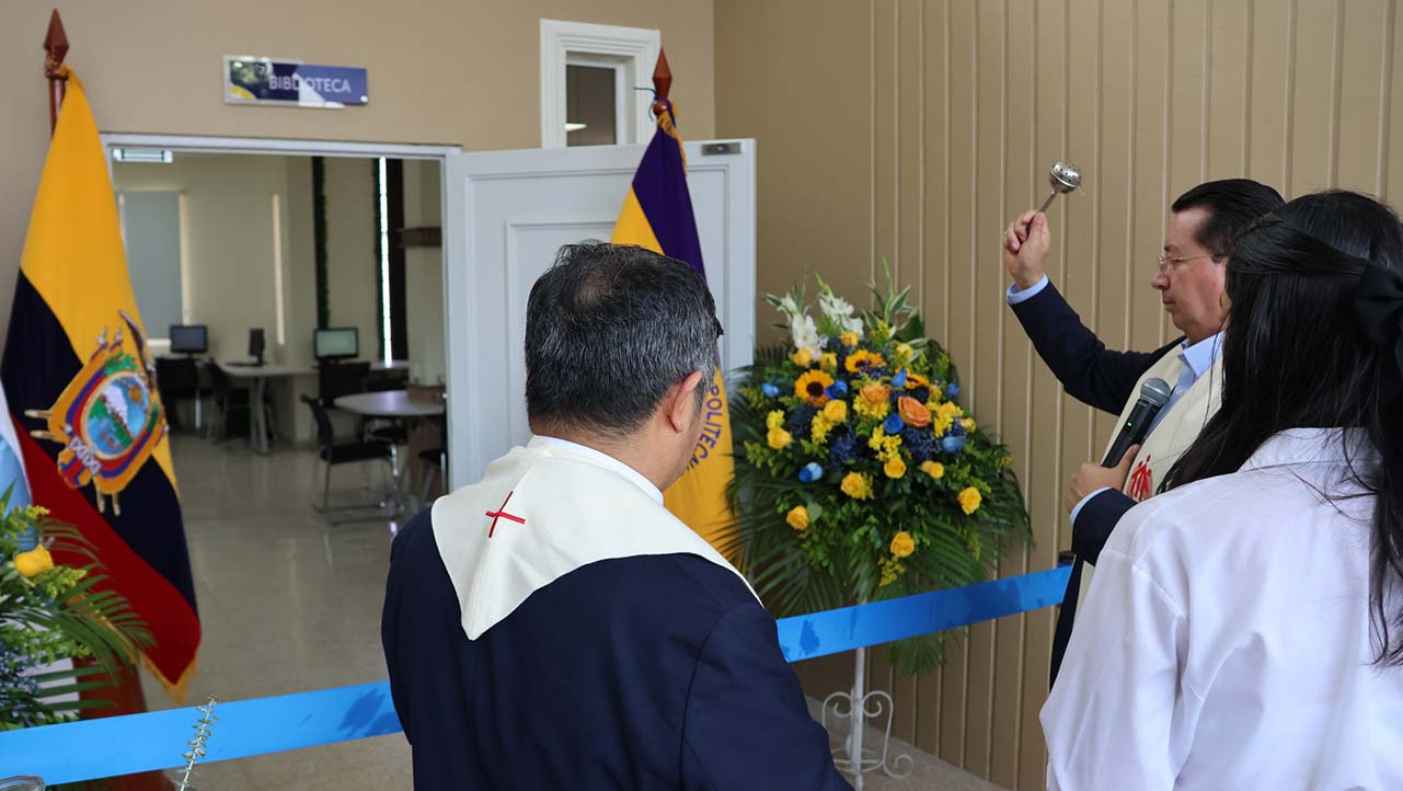 Acto de bendición de la nueva biblioteca universitaria