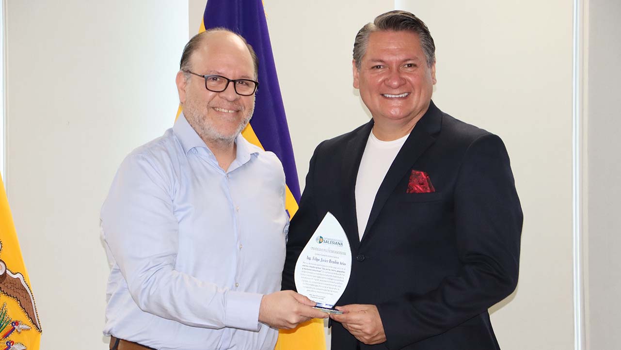 A recognition plaque for the speaker