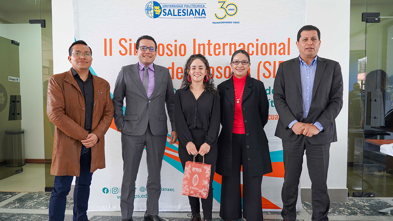 De izq. a der. Fausto Vilatuña, William Cárdenas, Sara Madero, Elizabeth Lema y Darwin Reyes.