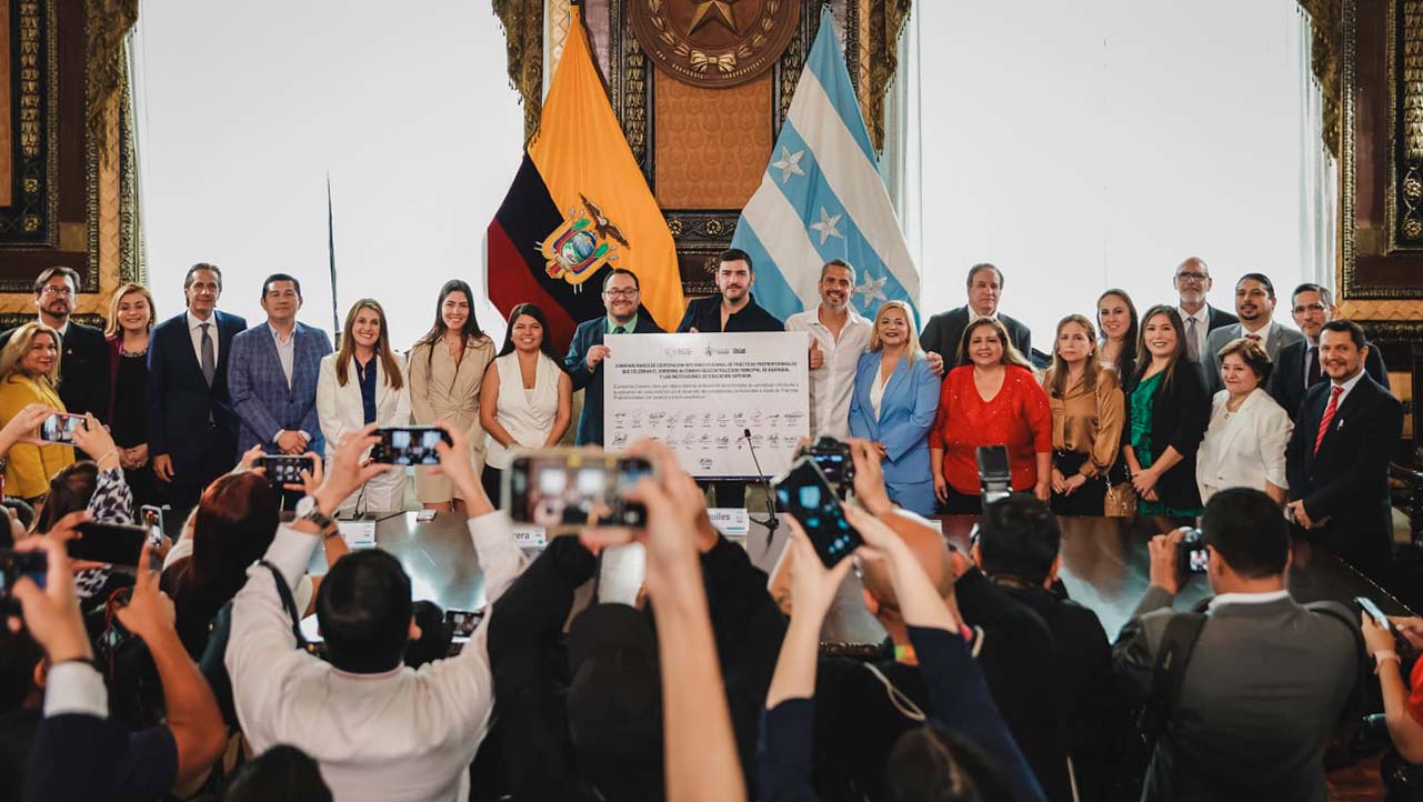 Firma del convenio marco con el Municipio de Guayaquil con varias IES