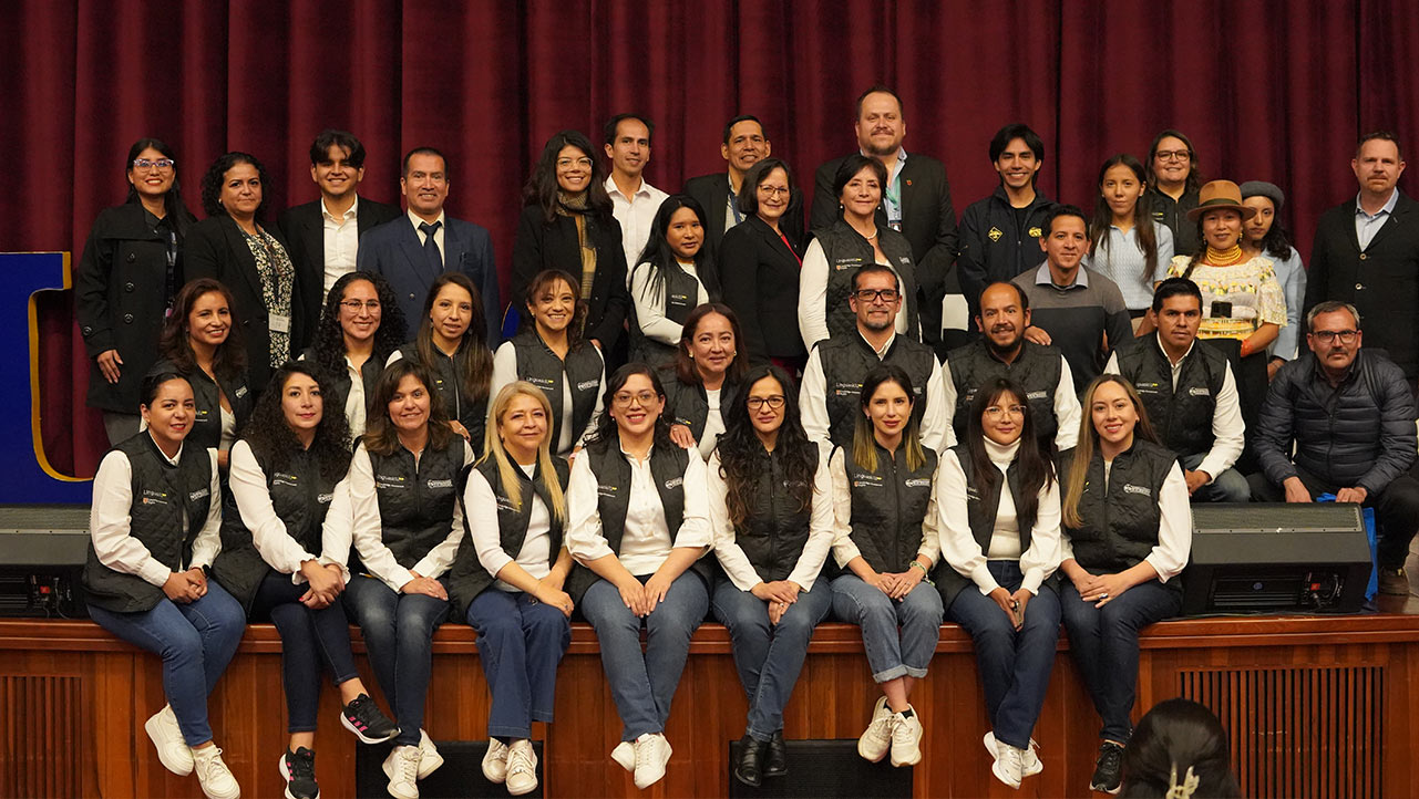 Docentes del Instituto de idiomas en el UPS Talks in Different Languages