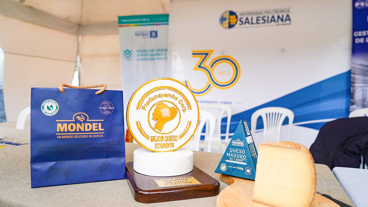 Queso maduro de cabra de la empresa Mondel, ganador del primer lugar en el Concurso Nacional de Quesos 2024.