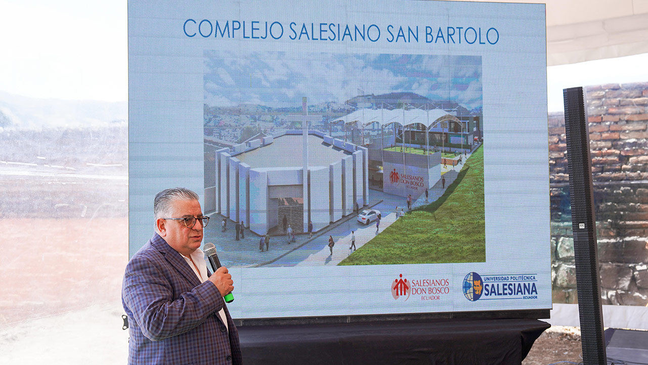 Arquitecto Andrés Santos expone el proyecto