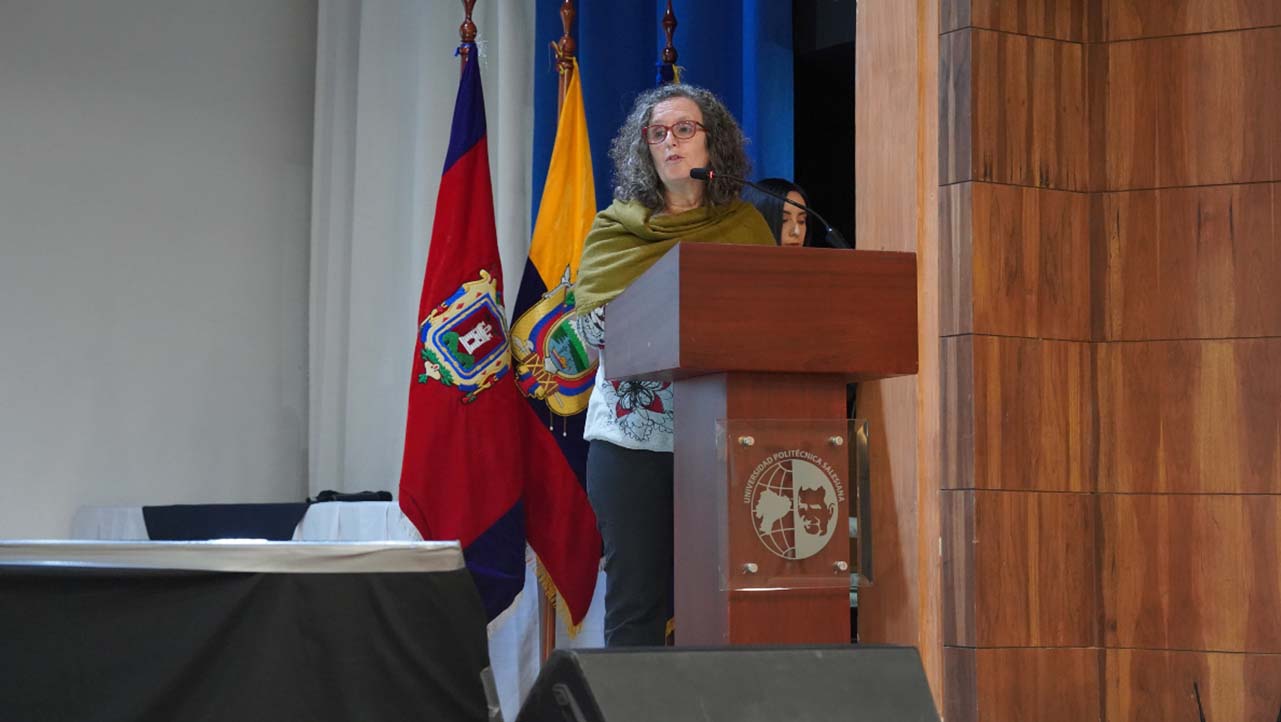 Dra. Gabriela Czarny, catedrática de la Universidad Pedagógica Nacional durante su conferencia magistral en el tercer día de congreso