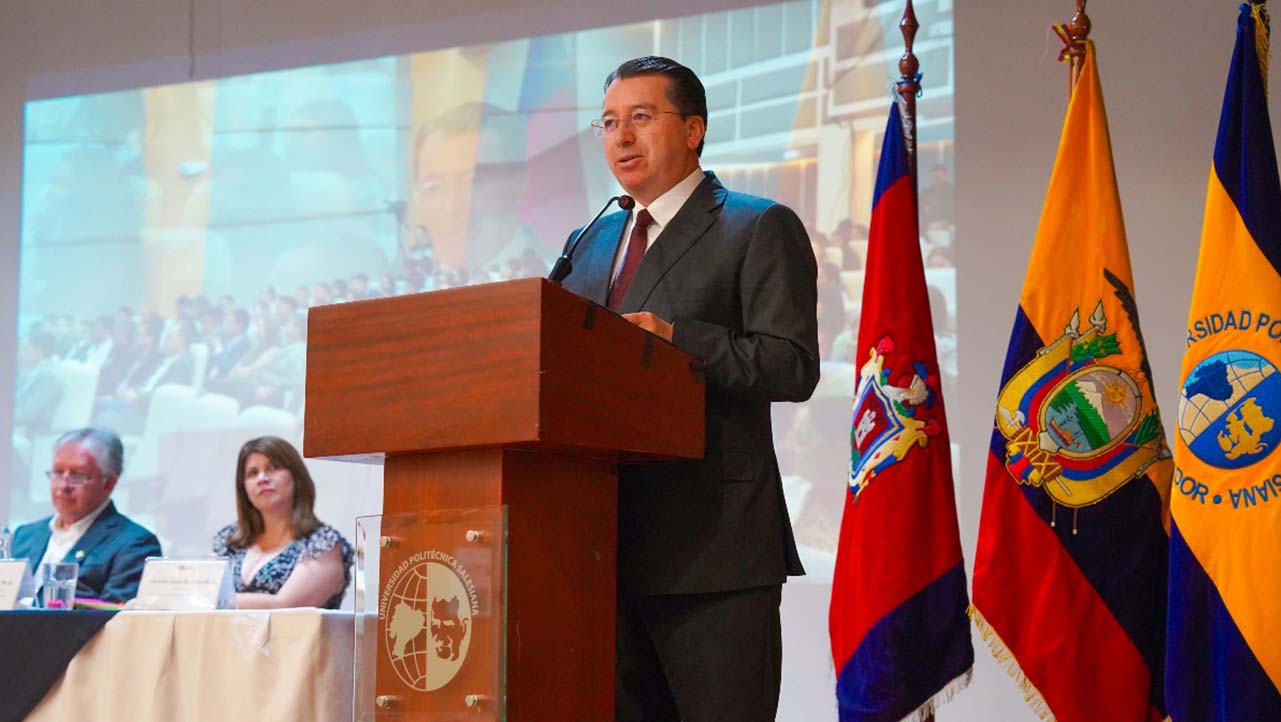 P. Juan Cárdenas, Rector de la UPS durante su discurso de bienvenida
