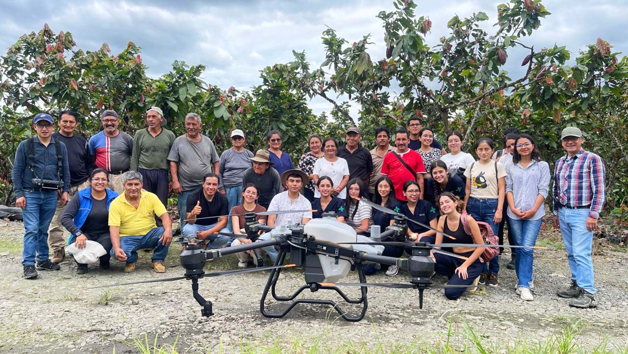 Estudiantes, docentes y agroproductores en el cantón Santa Isabel