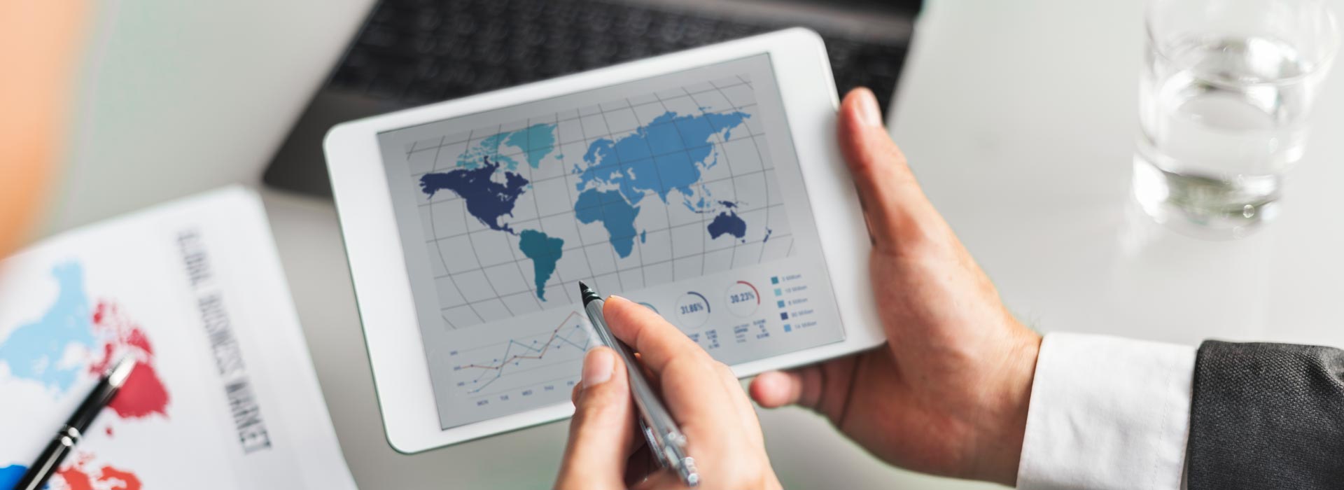 Banner de la Carrera de Comercio Exterior - En Línea