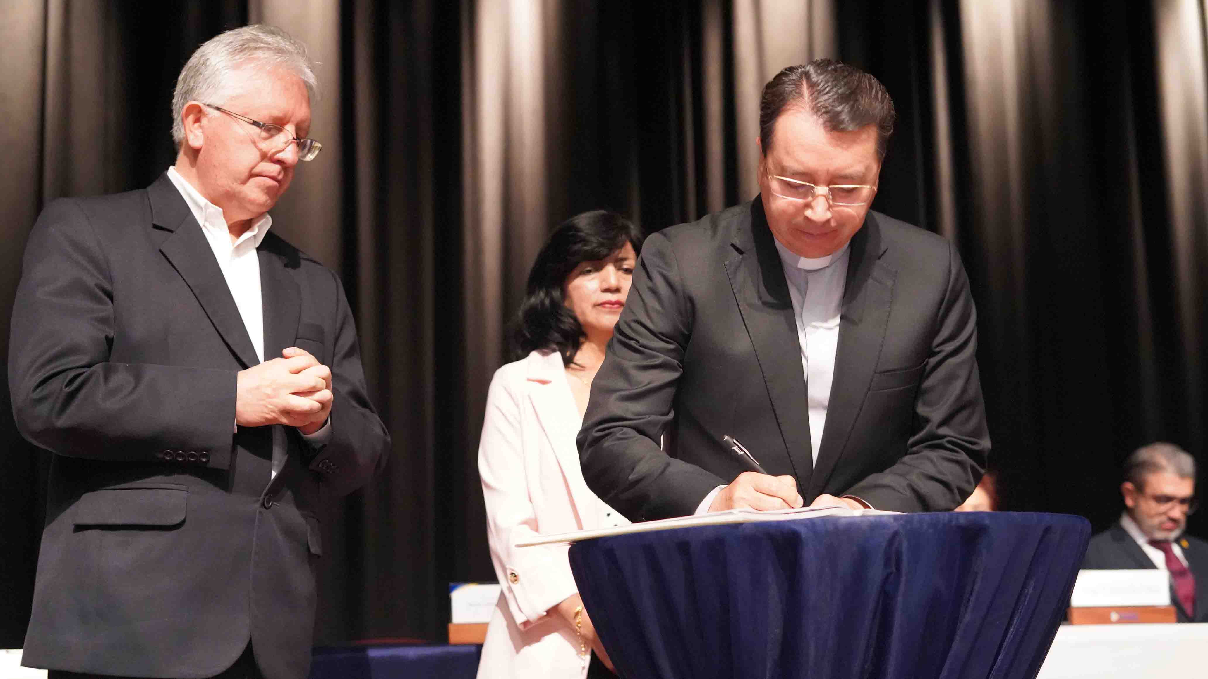 Posesión del P. Juan Cárdenas Tapia para un Segundo Periodo como Rector de la Universidad Politécnica Salesiana