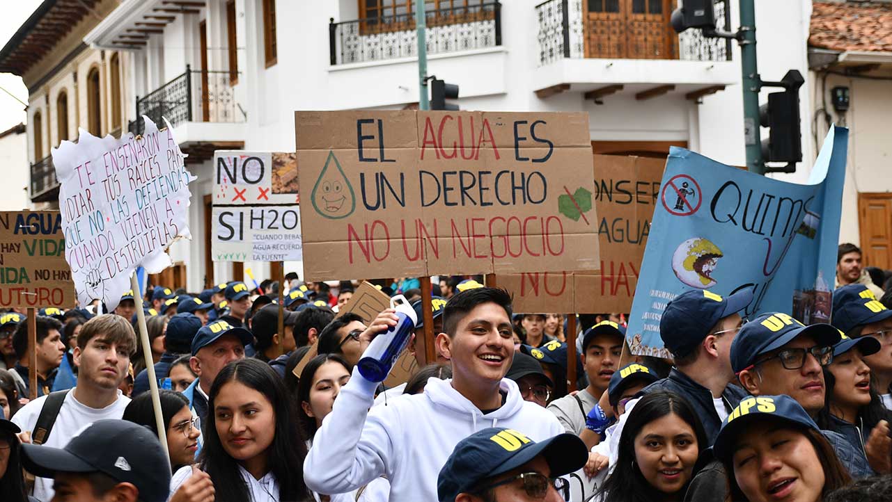 Estudiantes se manifestaron a favor del agua