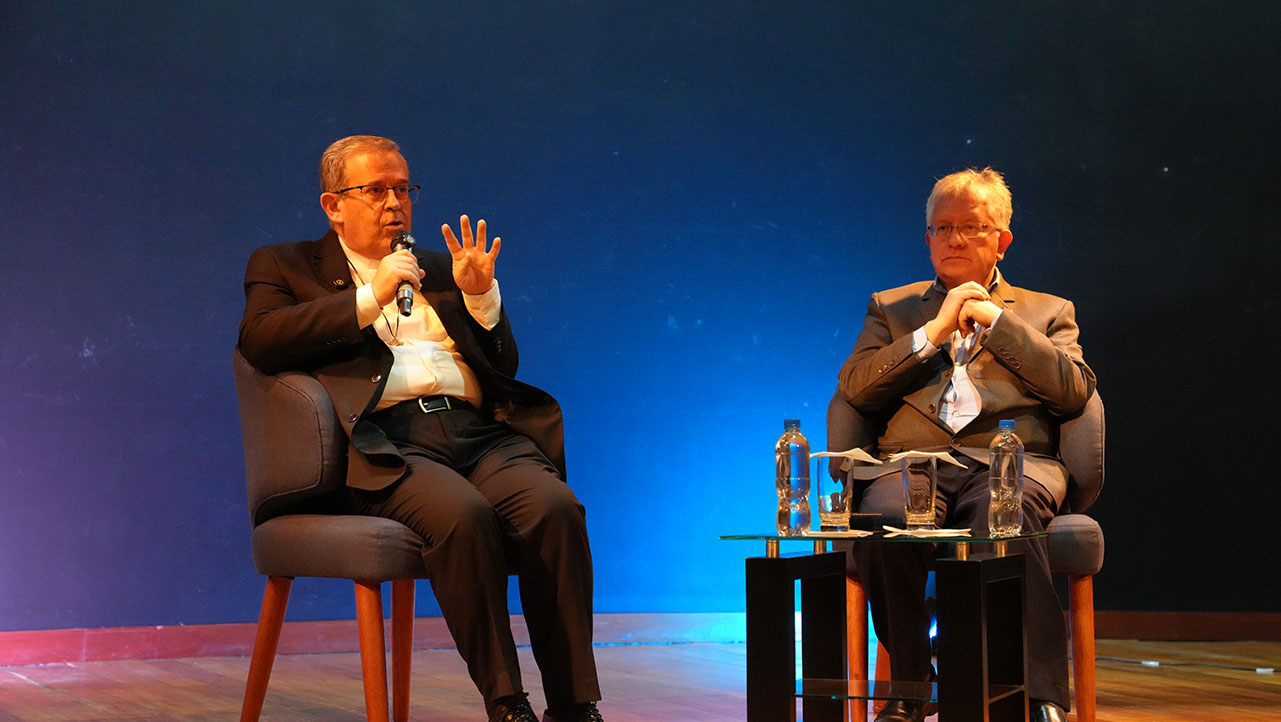 Diálogo entre Rector Mayor y P. Marcelo Farfán, sdb.