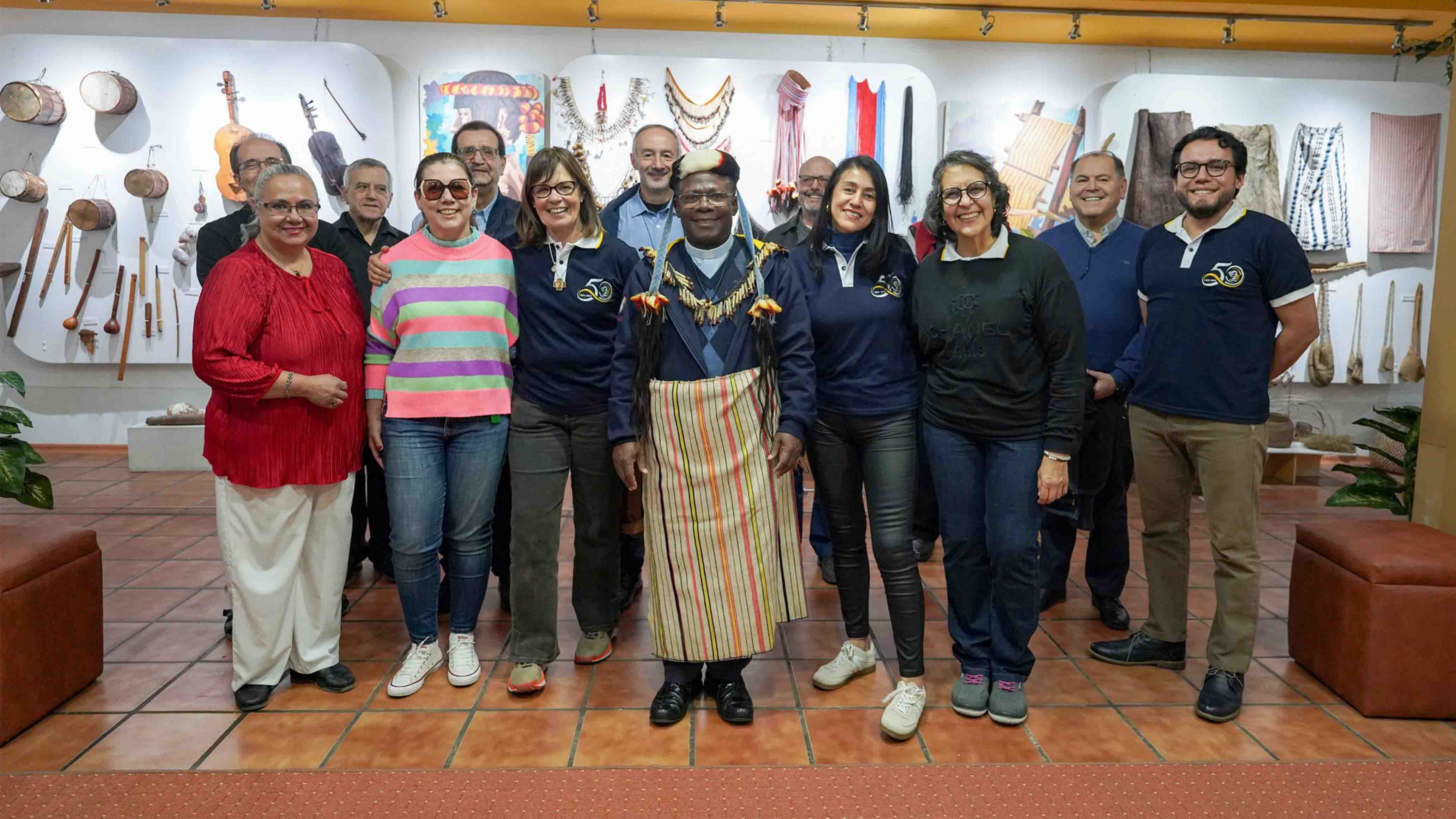 Visita de la comunidad salesiana al Museo Abya Yala
