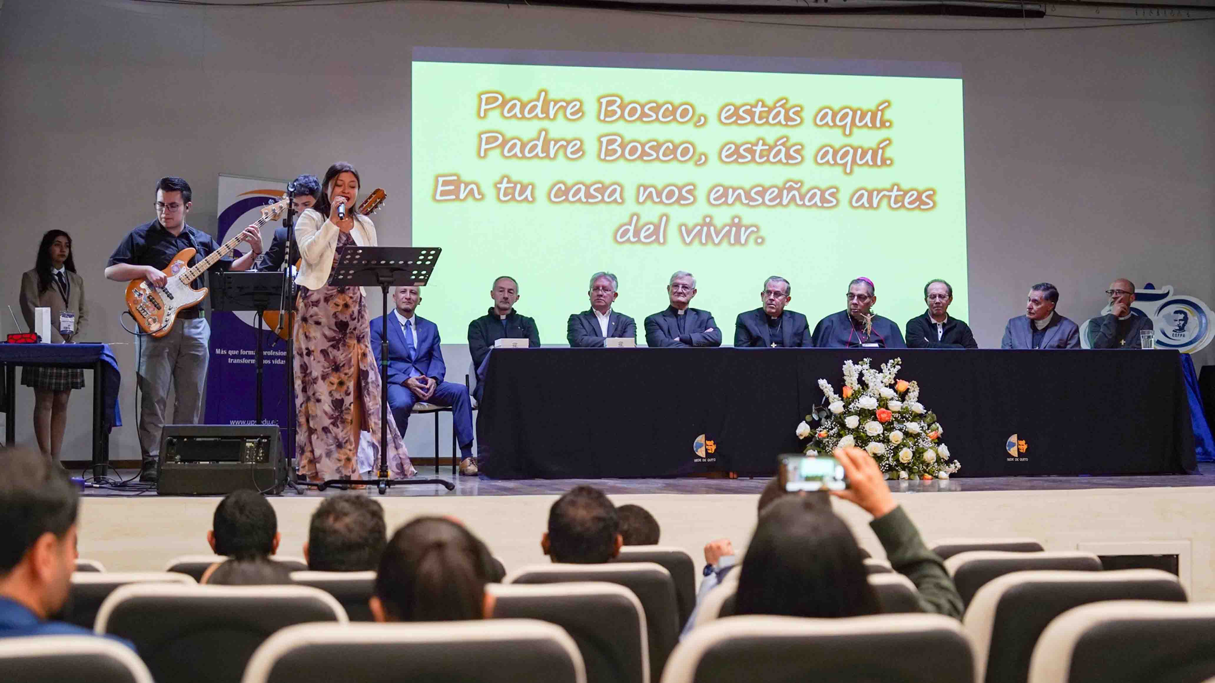 Presentación de bandas musicales en la sesión solemne