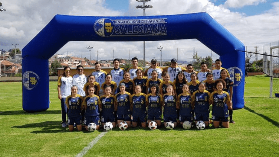 Estudiantes y futbolistas pertenecientes al grupo ASU