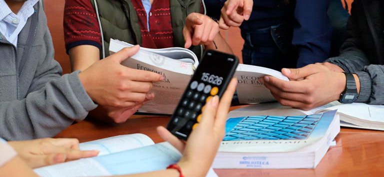 Estudiantes de la Carrera de Economía Sede Quito