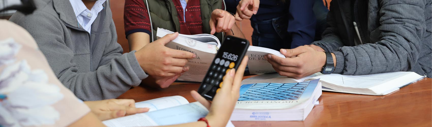 Estudiantes de la Carrera de Economía Sede Quito