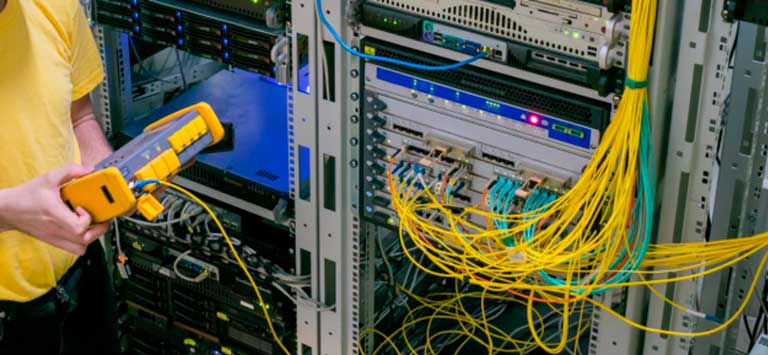 Equipos de los laboratorios de la Carrera de Telecomunicaciones sede Quito