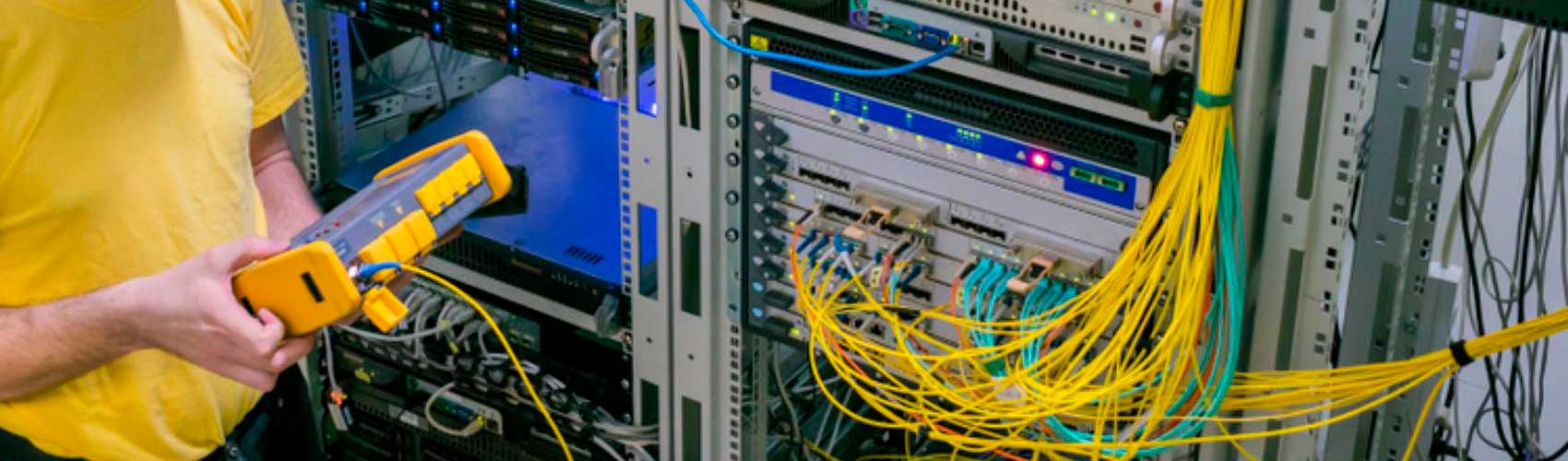 Equipos de los laboratorios de la Carrera de Telecomunicaciones sede Quito