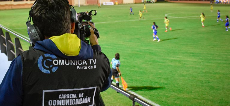 Estudiantes de la Carrera de Comunicación Sede Cuenca