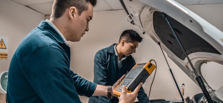 Banner de la Carrera de Ingeniería Automotriz Sede Cuenca